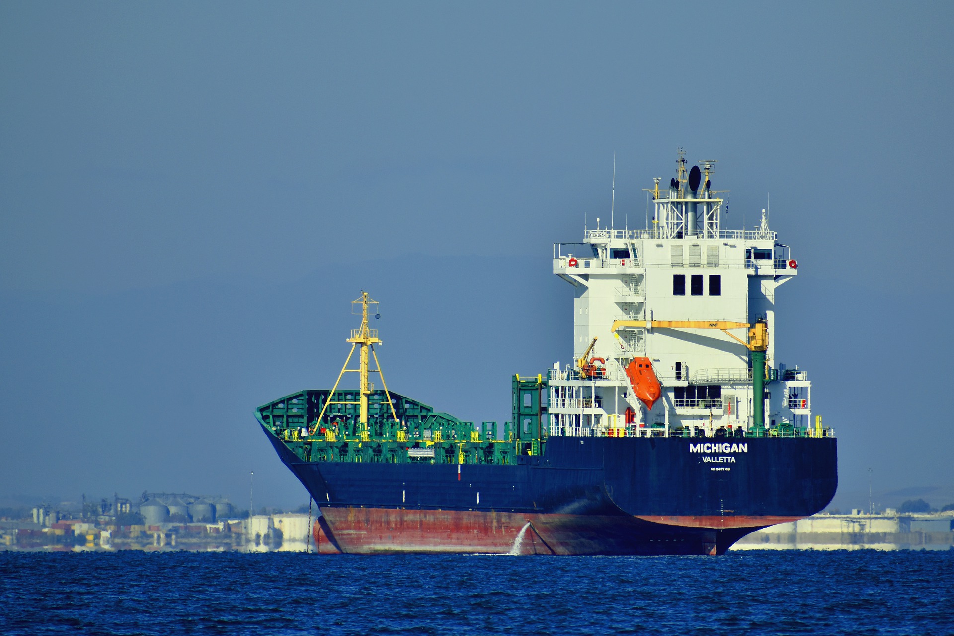 cargo-ship-6201634_1920